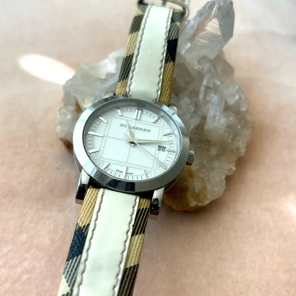 Burberry | Accessories | Burberry Womens Bu379 Nova Check  display picture 2